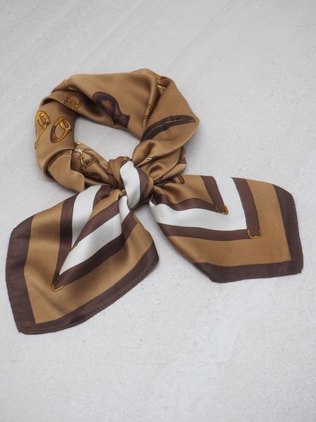 Hovedbilde Satengskjerf brunt hestemotiv