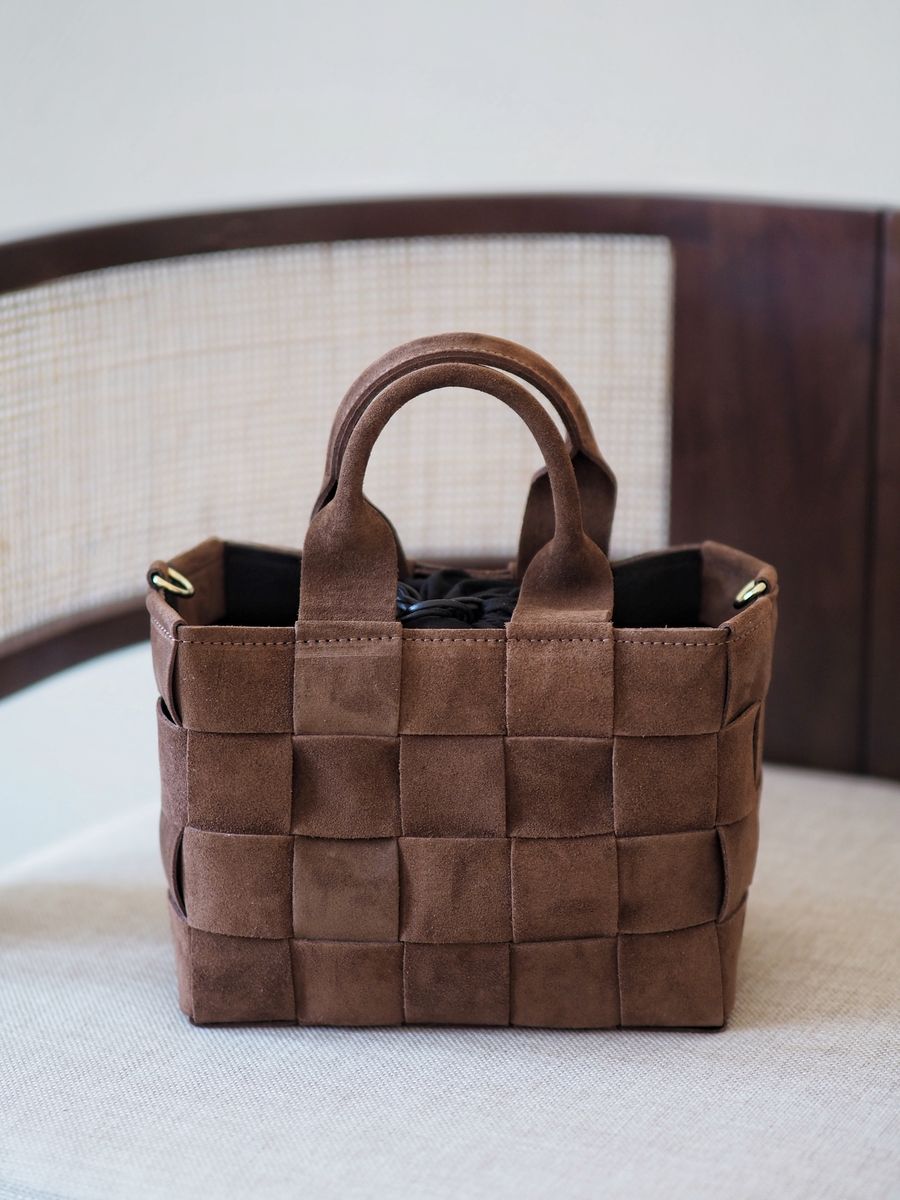 Flettet semsket skinnveske brun