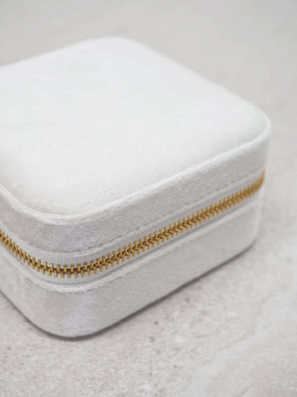 Smykkeskrin i velur firkantet off-white
