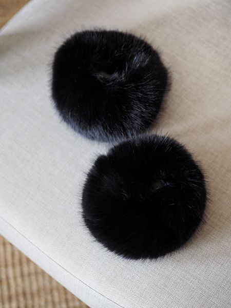 Hovedbilde Fuskepels mansjetter svart