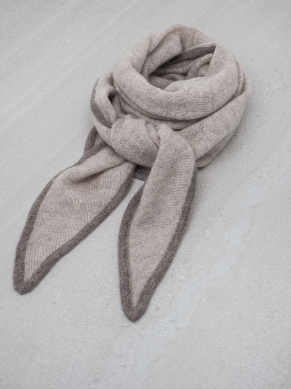 Trekantskjerf to-farget ullskjerf beige og brun
