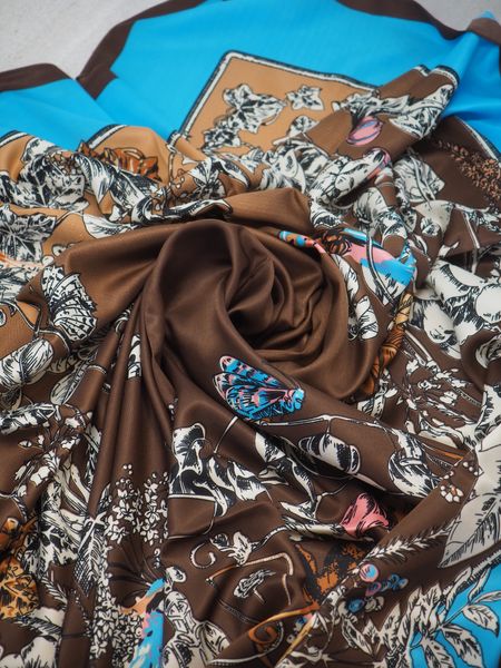 Hovedbilde Stort skjerf i silkeblanding brun og lyseblå