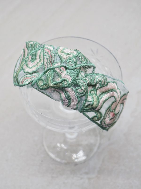 Hårbøyle brodert grønn og rosa