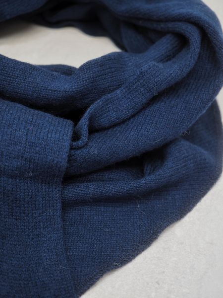 Hovedbilde Ullskjerf triangel stort mørkeblå