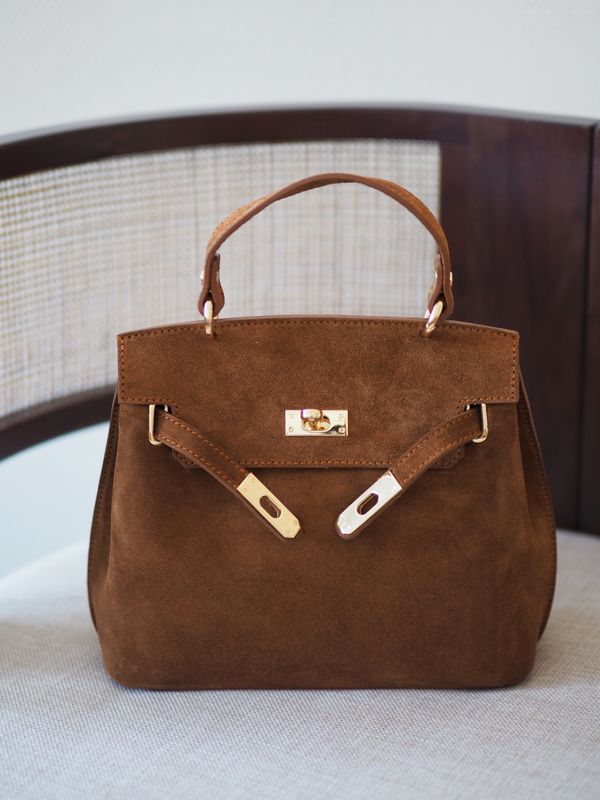 Klassisk semsket skinnveske cognac