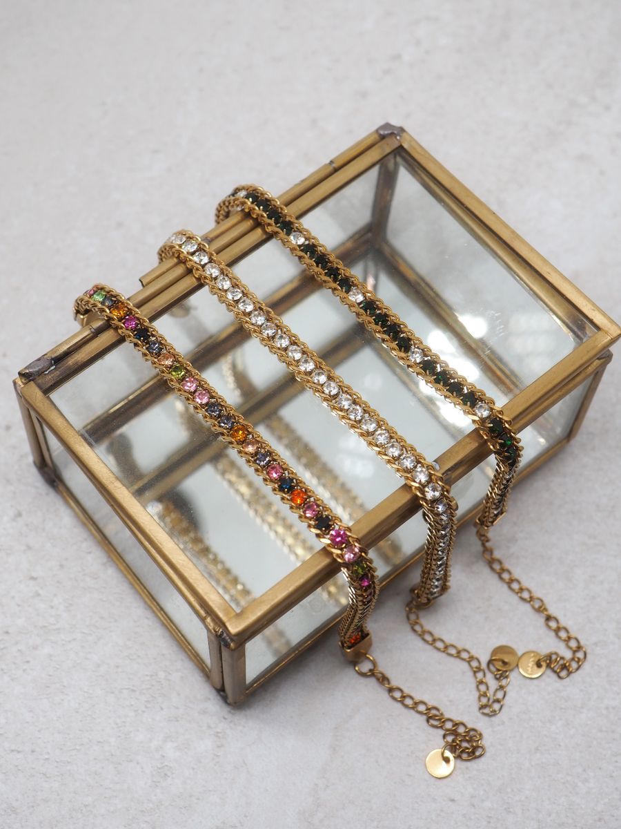 Vintage armbånd gullfarget med grønne zirkoner