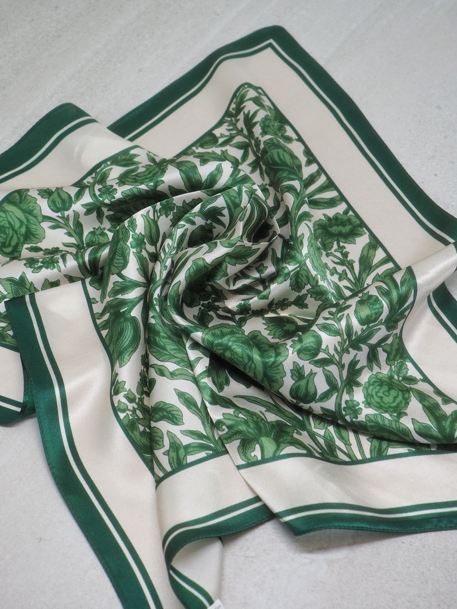 7DAYS silkeskjerf mini grønn og off-white