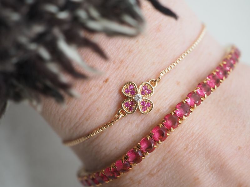 Tennisarmbånd strikk fuksia
