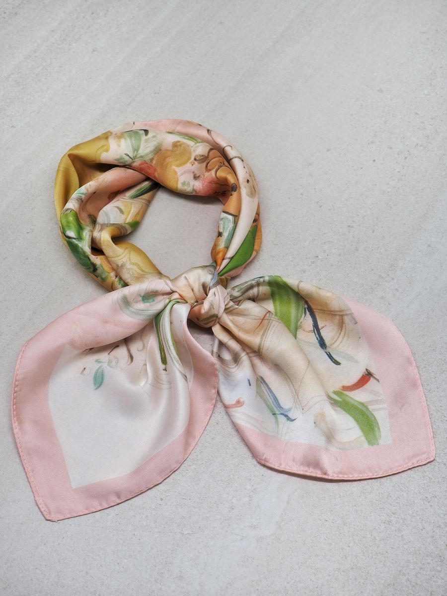 Satengskjerf paastellblomster