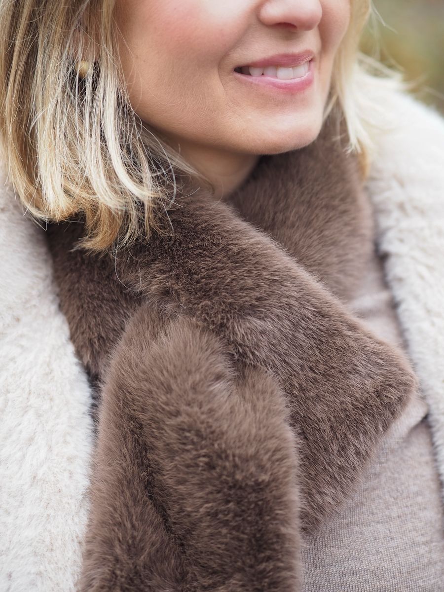 Fuskepels skjerf brun