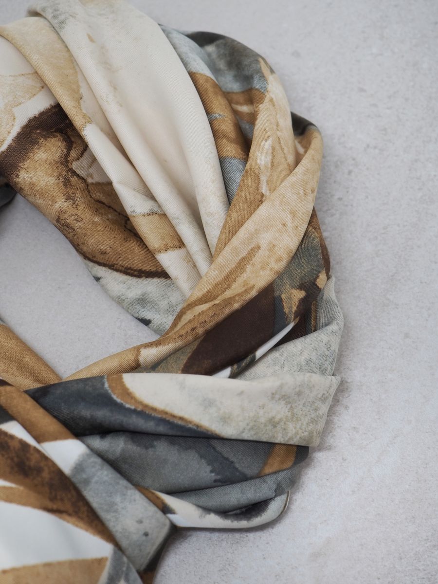 Stort skjerf i silkeblanding brun og blåtoner