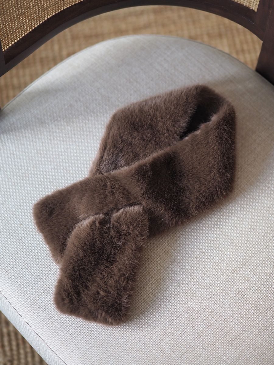 Fuskepels skjerf brun