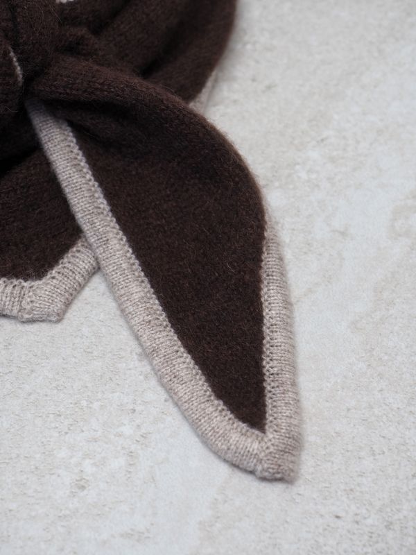 Trekantskjerf to-farget ullskjerf mørkebrun og beige
