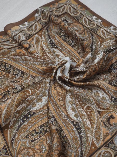 Hovedbilde Satengskjerf brun og oker