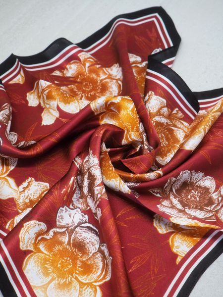 Hovedbilde 7DAYS silkeskjerf mini bordeaux og svart