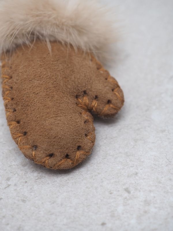 Veskepynt med vott beige