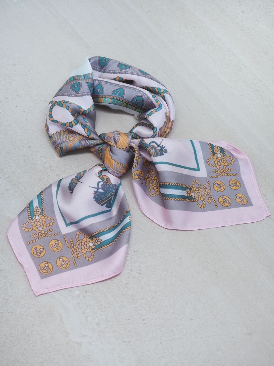 Satengskjerf lillarosa og grått