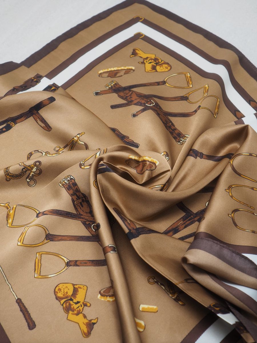 Satengskjerf brunt hestemotiv