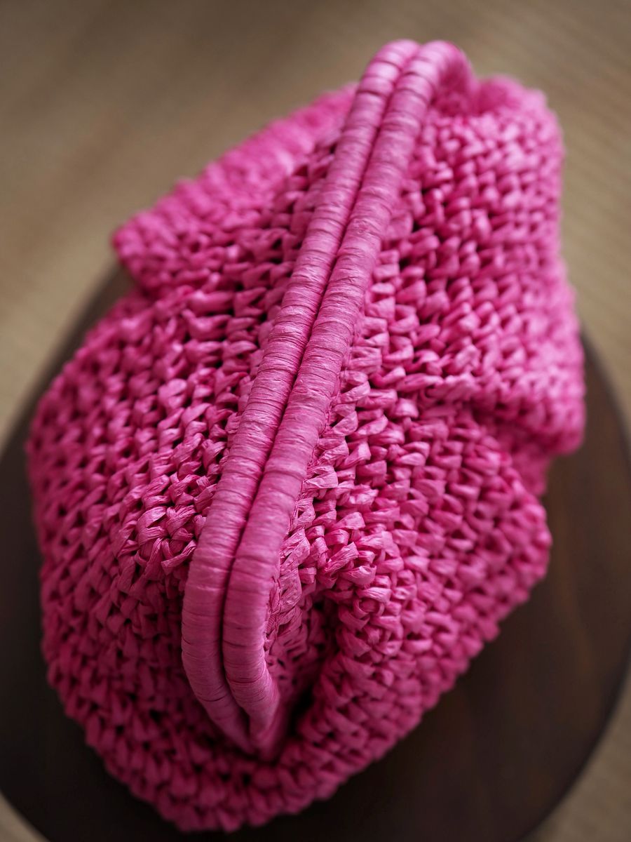 Raffia pouch-veske fuksia