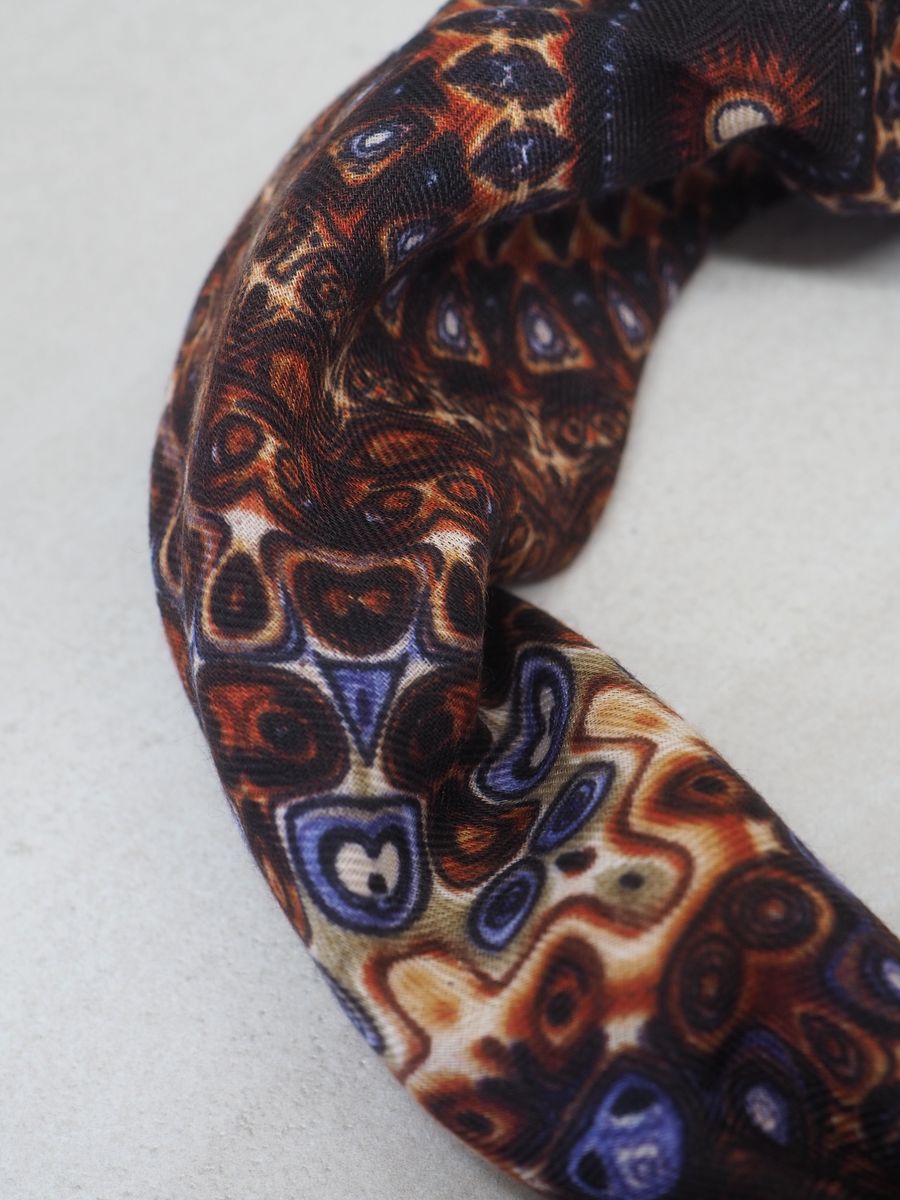 Lunt skjerf i mørkebrun og lilla